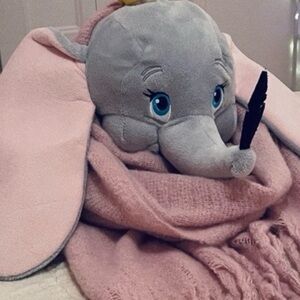 🌸🎀 Soft Pink Knit Scarf with Fringe